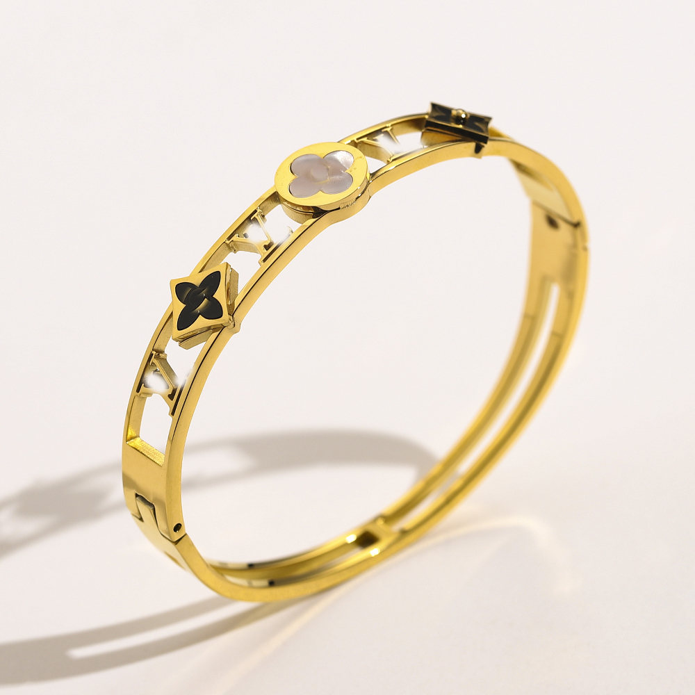 Europe Fashion Style Designer Brand Letter Bracelets Women Bangle Luxury Designer Jewelry Flower 18K Gold Plated Stainless steel Wedding Lovers Gift Bangles
Europe Fashion Style Designer Brand Letter Bracelets Women Bangle Luxury Designer Jewelry Flower 18K Gold Plated Stainless steel Wedding Lovers Gift Bangles