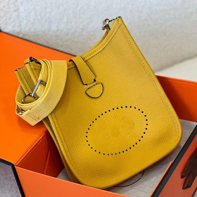 Luxury Shoulder Bag Crossbody Bags Fashion Women Designer Handbags Totes Leather Solid Color Red Brown Black, White
Luxury Shoulder Bag Crossbody Bags Fashion Women Designer Handbags Totes Leather Solid Color Red Brown Black, White