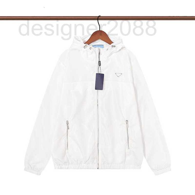 Men's Jackets Designer Mens Windbreaker Thin Coats With Letters Inverted triangle Men Women Waterproof Coat Spring Autumn clothes Outerwear HRJ3, 2black
Men's Jackets Designer Mens Windbreaker Thin Coats With Letters Inverted triangle Men Women Waterproof Coat Spring Autumn clothes Outerwear HRJ3, 2black
