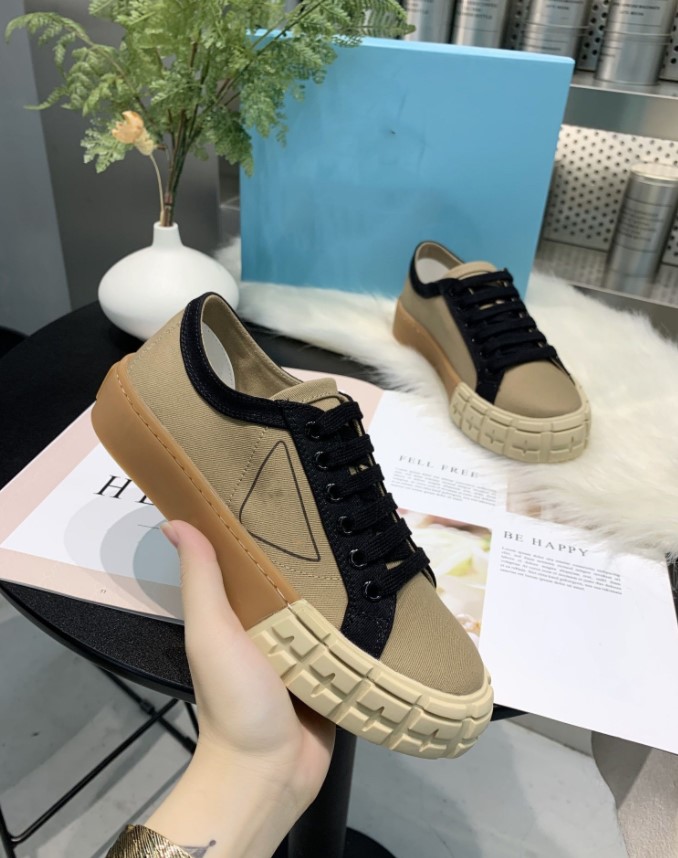 2022 new fashion Men smooth calfskin leather Oversized designer casual shoes women in White black lace-up Sneaker top quality, 01
2022 new fashion Men smooth calfskin leather Oversized designer casual shoes women in White black lace-up Sneaker top quality, 01