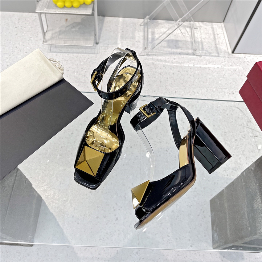 Business Leather valentinoitys Wedding Summer Casual Popular Dress Women Party Sandals High Heels Luxury Flat Brand Slippers 03-015
Business Leather valentinoitys Wedding Summer Casual Popular Dress Women Party Sandals High Heels Luxury Flat Brand Slippers 03-015