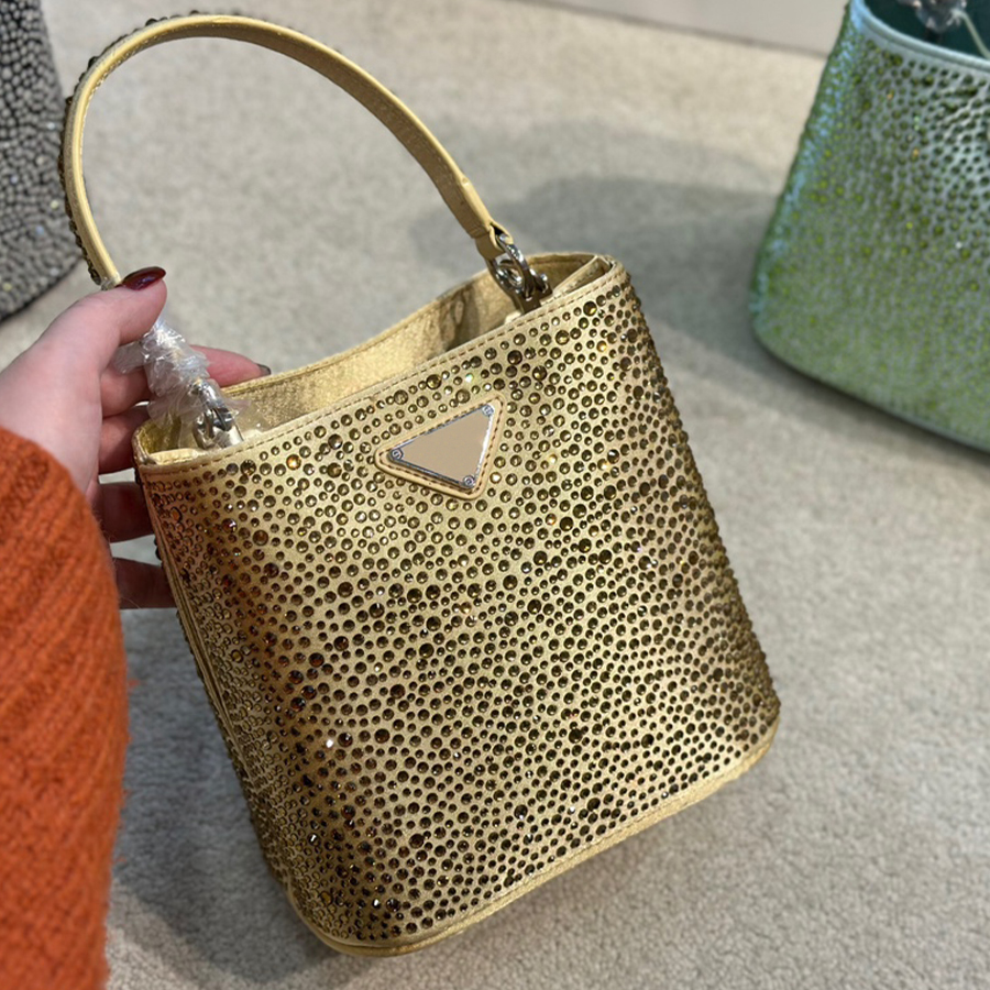 Fashion Tote Bags Womens Stylish Full Diamond Crystal Bag Classic Pattern Handbags Elegant Women Party Evening Bags Designer Totes Bag 20cm, White
Fashion Tote Bags Womens Stylish Full Diamond Crystal Bag Classic Pattern Handbags Elegant Women Party Evening Bags Designer Totes Bag 20cm, White