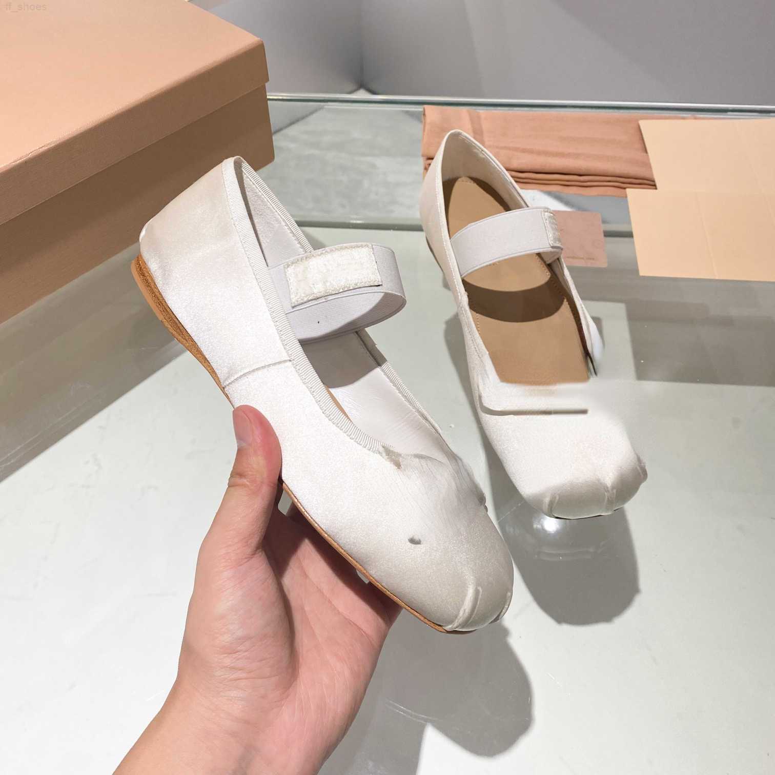 Brand Casual Shoes designer design Women Shoes Silk Leather Ballet Flats Lovely Square Toe Bow Tie Slip on Spring 35-41, As pic1
Brand Casual Shoes designer design Women Shoes Silk Leather Ballet Flats Lovely Square Toe Bow Tie Slip on Spring 35-41, As pic1