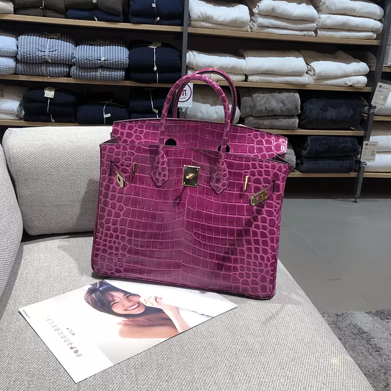 High-End Custom Ladies Fashion Crocodile Pattern Cattle Leather Bag Genuine Leather Handbag Large Bags Crocodiles Skin 35cm Womens Cow Leather, Red
High-End Custom Ladies Fashion Crocodile Pattern Cattle Leather Bag Genuine Leather Handbag Large Bags Crocodiles Skin 35cm Womens Cow Leather, Red
