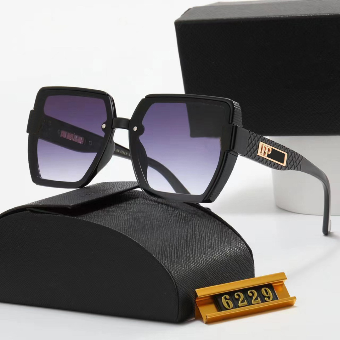 Designers sunglasses fashion glasses luxury brand navy blue black sunglasses classic leopard print head ladies men unisex models travel beach sunshades good
Designers sunglasses fashion glasses luxury brand navy blue black sunglasses classic leopard print head ladies men unisex models travel beach sunshades good