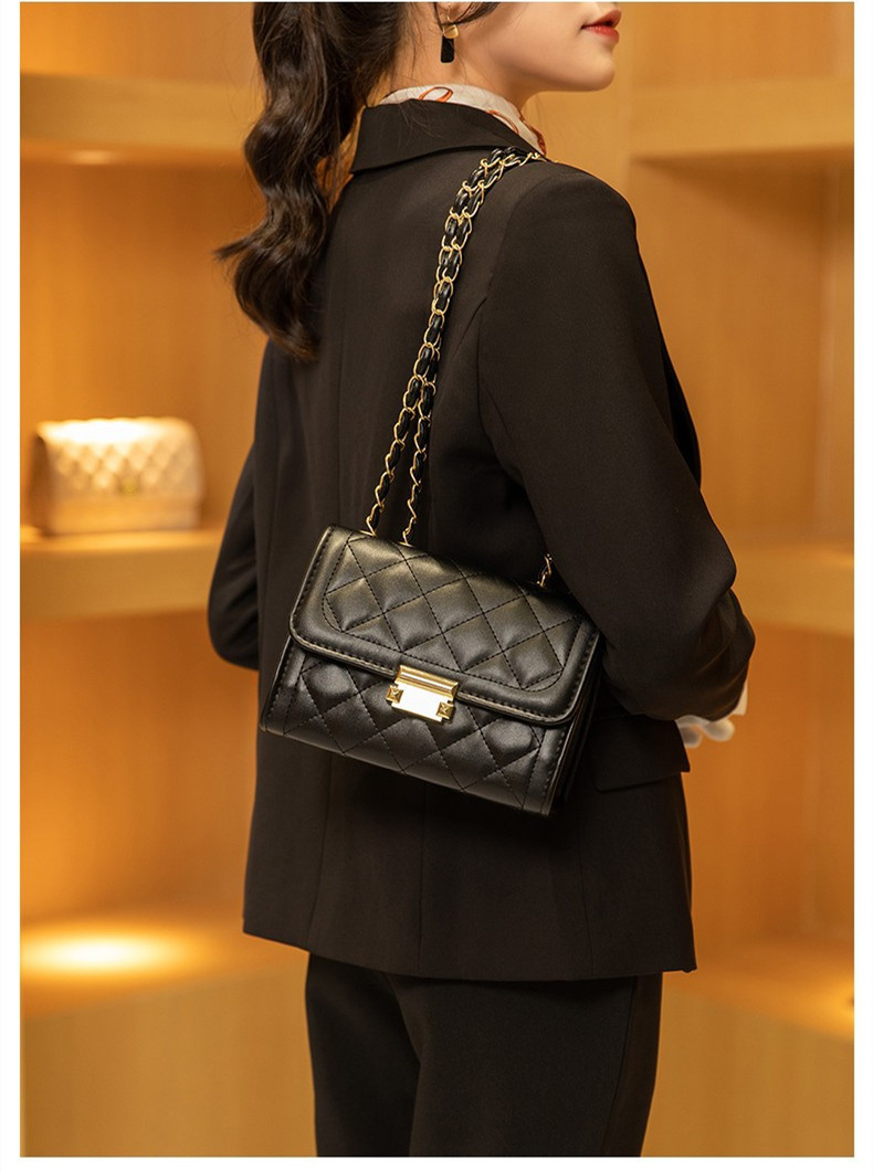 Designer Tote Bag Underarm Handbags Chain Shoulder Handbag For Women Versatile Messenger Bag Large Capacity Purse Simple Square Wallets Mini Purse Color 2 Size 2, As picture
Designer Tote Bag Underarm Handbags Chain Shoulder Handbag For Women Versatile Messenger Bag Large Capacity Purse Simple Square Wallets Mini Purse Color 2 Size 2, As picture