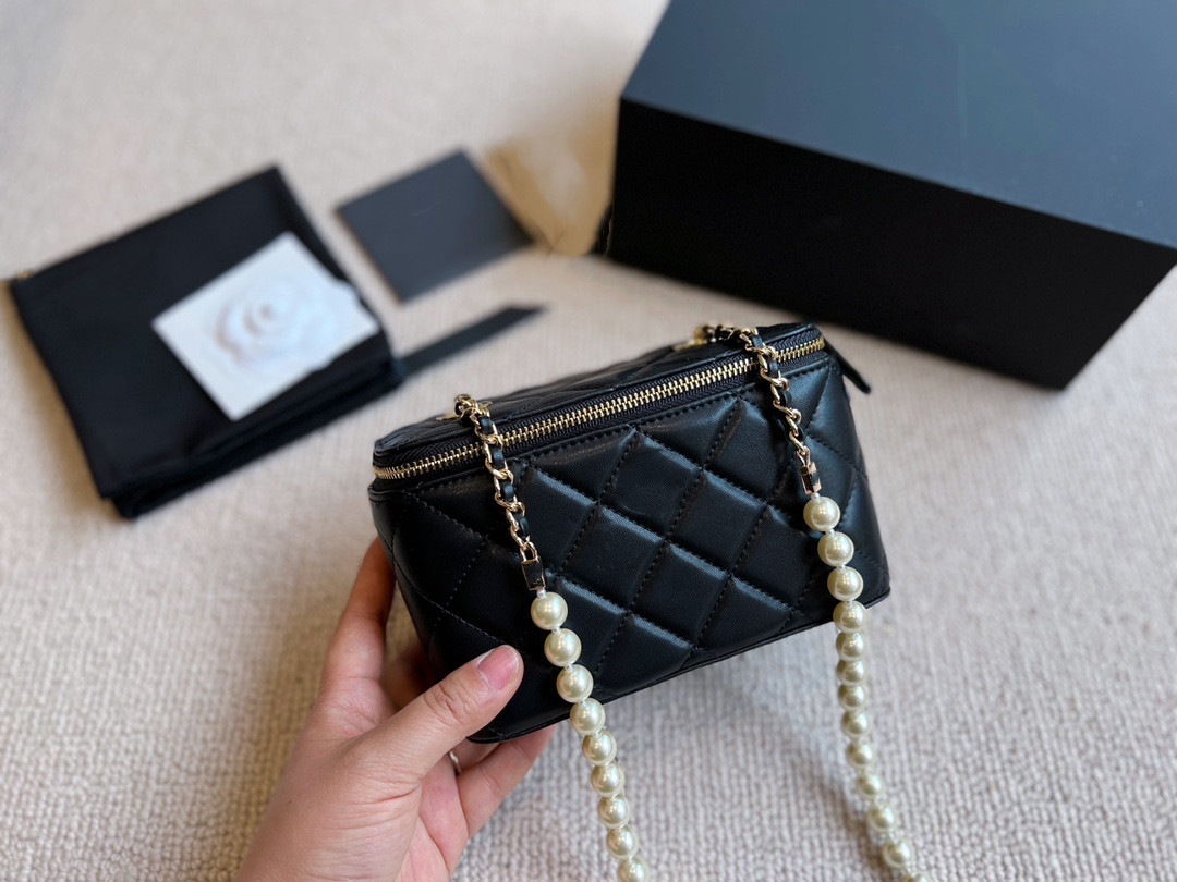 CrossBody C bag Quality High luxurys designers Handbags ladies Classic Chain Round cake golden ball Bag purse 2022 wallets Totes Handbag, #1
CrossBody C bag Quality High luxurys designers Handbags ladies Classic Chain Round cake golden ball Bag purse 2022 wallets Totes Handbag, #1