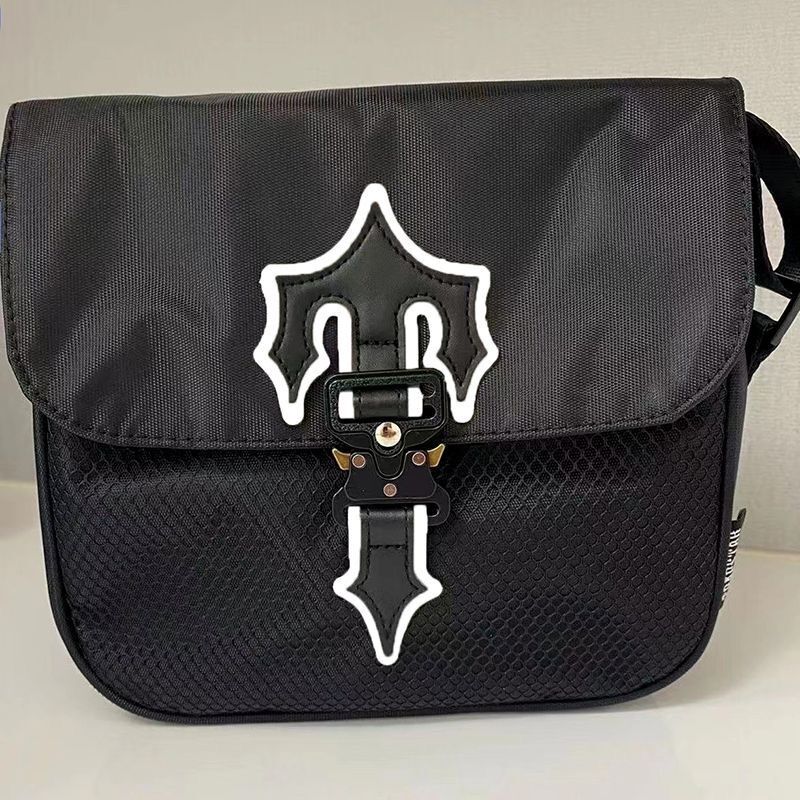 Luxury Designer bags men and women Shoulder Bag Trapstars IRONGATE COBRA TCrossbody Bag handbag Rapper clutch Waterproof RUCKSACK Oxford Male Bags wholesale, Black
Luxury Designer bags men and women Shoulder Bag Trapstars IRONGATE COBRA TCrossbody Bag handbag Rapper clutch Waterproof RUCKSACK Oxford Male Bags wholesale, Black