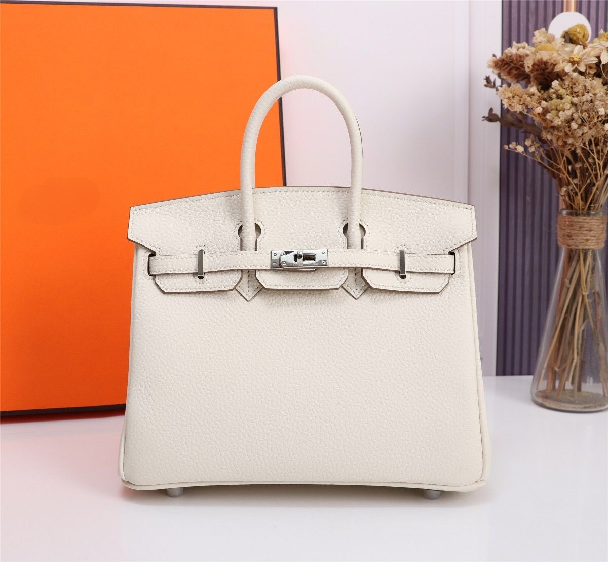 Women Totes bag High quility Fashion purse Shoulder bags Cowskin Genuine leather Handbag Scarf Charm With shoulders straps 96
Women Totes bag High quility Fashion purse Shoulder bags Cowskin Genuine leather Handbag Scarf Charm With shoulders straps 96