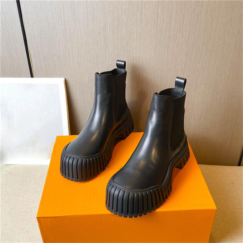 2023 Designer Paris Ruby Flat Low Ankle Boots Women Laureate Platform Desert Leather Winter Martin Shoes Trim Zipper Rubber Sole Sneakers With Original Box
2023 Designer Paris Ruby Flat Low Ankle Boots Women Laureate Platform Desert Leather Winter Martin Shoes Trim Zipper Rubber Sole Sneakers With Original Box