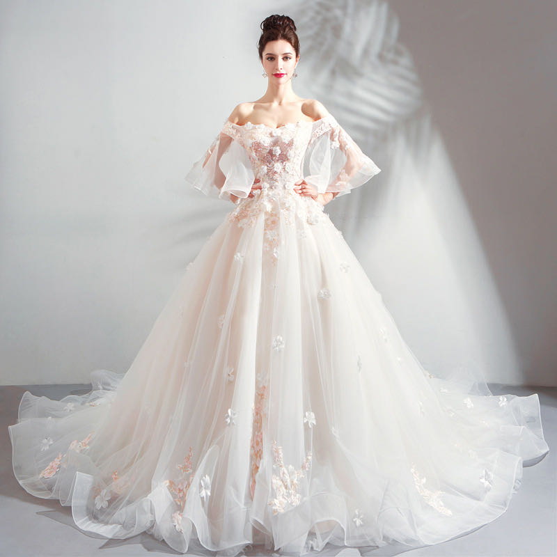 Plus Size Wedding Dresses Long Sleeves Bridal Gown V Neck Beads Appliqued Lace 3D flowers Beach Custom Made Sweep Train Boho Chic A Line Robes De Mariee, As pic long train
Plus Size Wedding Dresses Long Sleeves Bridal Gown V Neck Beads Appliqued Lace 3D flowers Beach Custom Made Sweep Train Boho Chic A Line Robes De Mariee, As pic long train