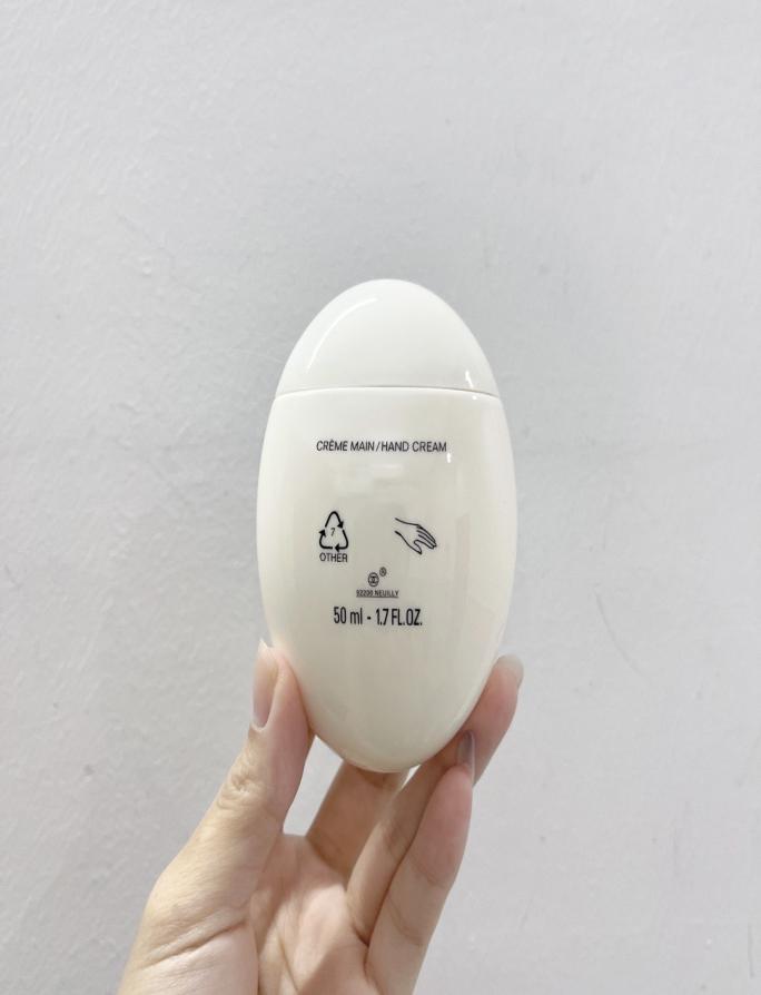 Hand Cream Lotion LA CREME MAIN Veloute Adoucit Eclaircit Smooth Soften Brighten Creams Skin Care 50ml 17oz egg fast ship2090978
Hand Cream Lotion LA CREME MAIN Veloute Adoucit Eclaircit Smooth Soften Brighten Creams Skin Care 50ml 17oz egg fast ship2090978