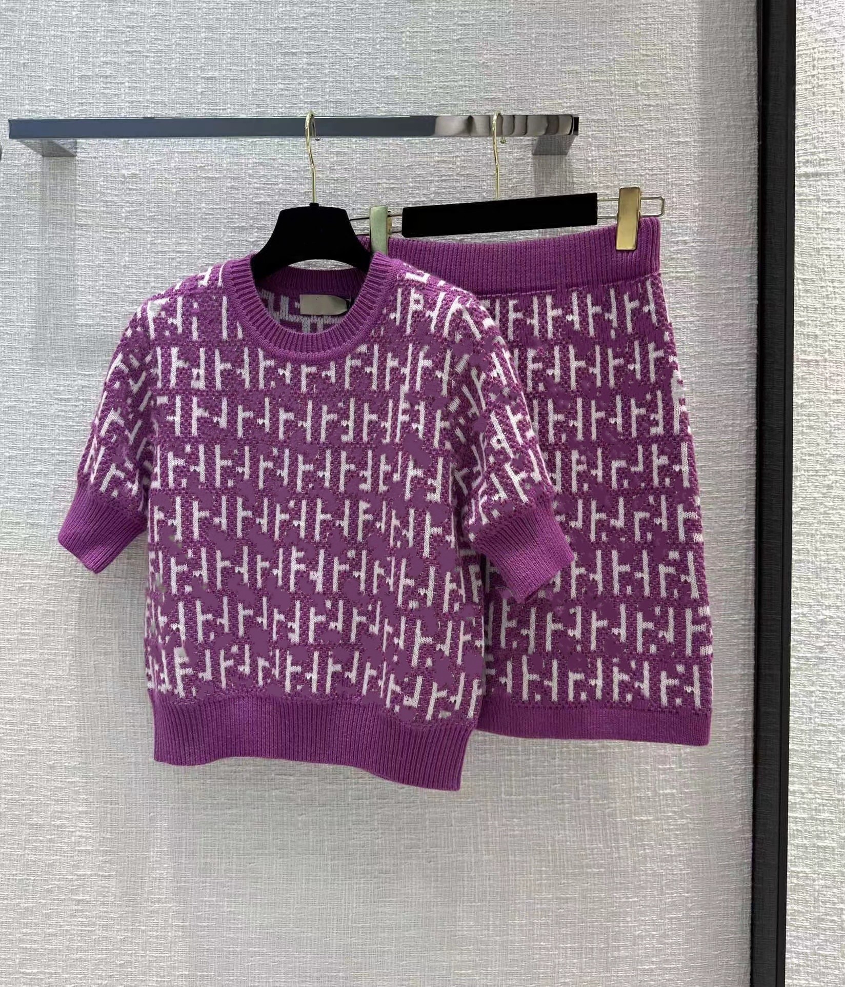 Two Piece Dress 2023 New Spring Summer O Neck Short Sleeve Panelled Sweater And For Women's Fashion Skirts 2 Pieces Sets 0109-1, Customize
Two Piece Dress 2023 New Spring Summer O Neck Short Sleeve Panelled Sweater And For Women's Fashion Skirts 2 Pieces Sets 0109-1, Customize