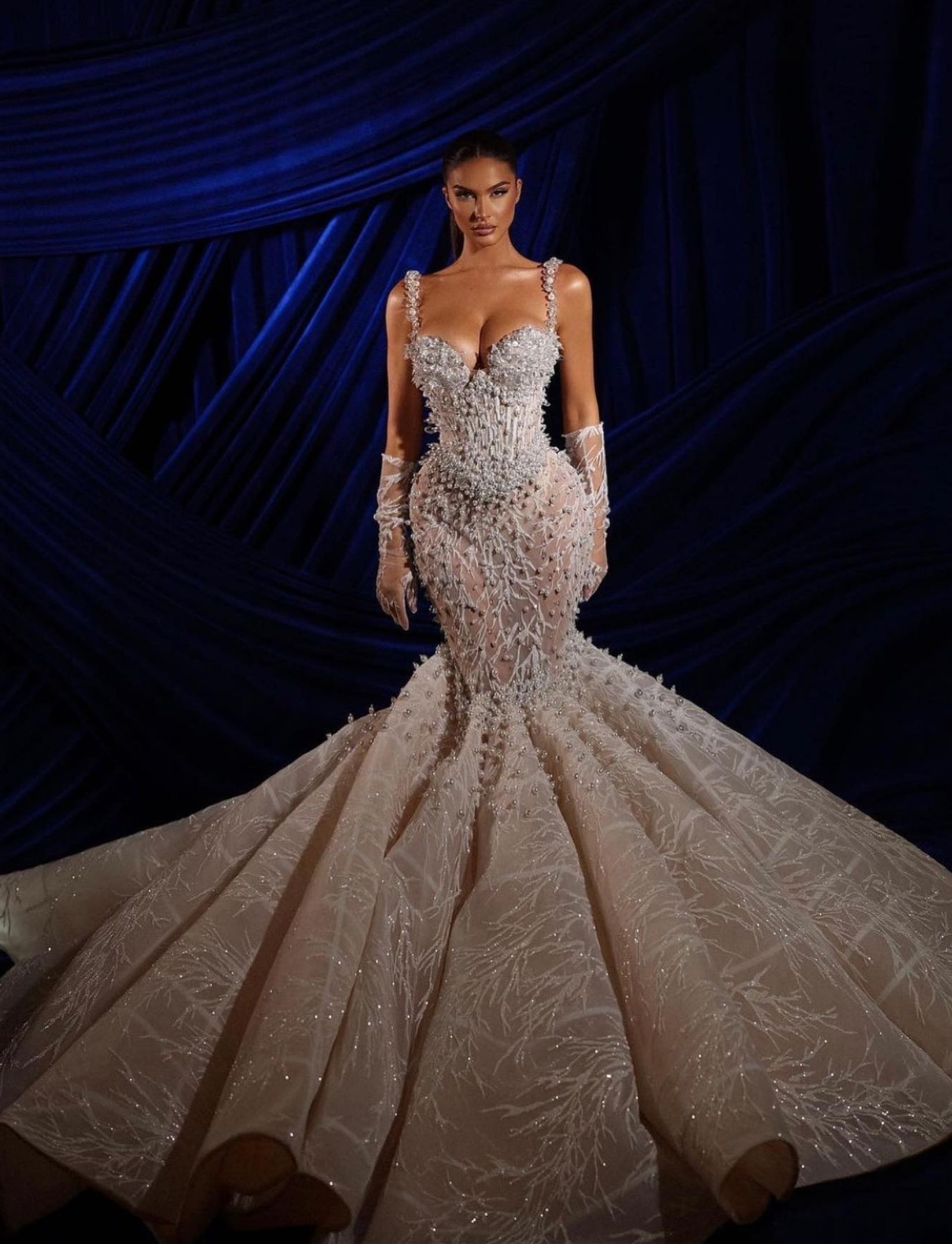 Unique Champagne Mermaid Wedding Dresses Pearls Lace Bridal Gown Custom Made Sweetheart Sleeveless Wedding Gowns