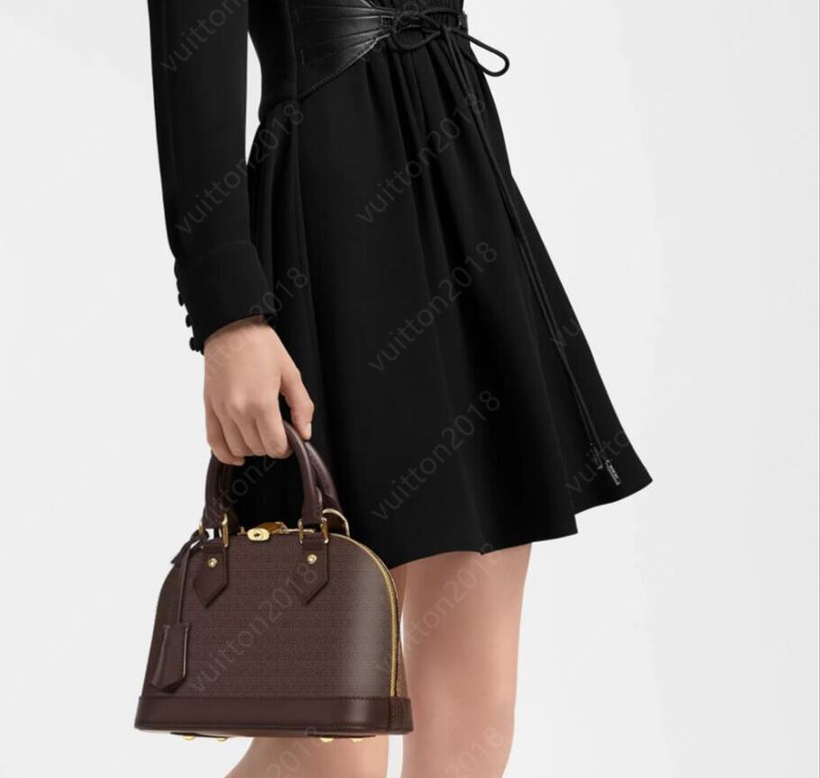2023 bb shell bag woman handbag with Lock tag Alma Bb 25cm Fashion Women Shoulder Bags Chain Messenger Bag Leather Handbags Shell Purse Cosmetic Crossbody Bags Totes, Dustproof bag - (shipping is not sold se
2023 bb shell bag woman handbag with Lock tag Alma Bb 25cm Fashion Women Shoulder Bags Chain Messenger Bag Leather Handbags Shell Purse Cosmetic Crossbody Bags Totes, Dustproof bag - (shipping is not sold se