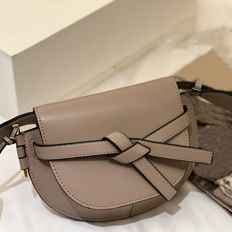 Vintage Shoulder Bags Fashion Women Shopping Crossbody High-Quality Wholesale Artwork Shoulder Bag Luxury Cross Body Party Large Capacity Classic, Grey
Vintage Shoulder Bags Fashion Women Shopping Crossbody High-Quality Wholesale Artwork Shoulder Bag Luxury Cross Body Party Large Capacity Classic, Grey