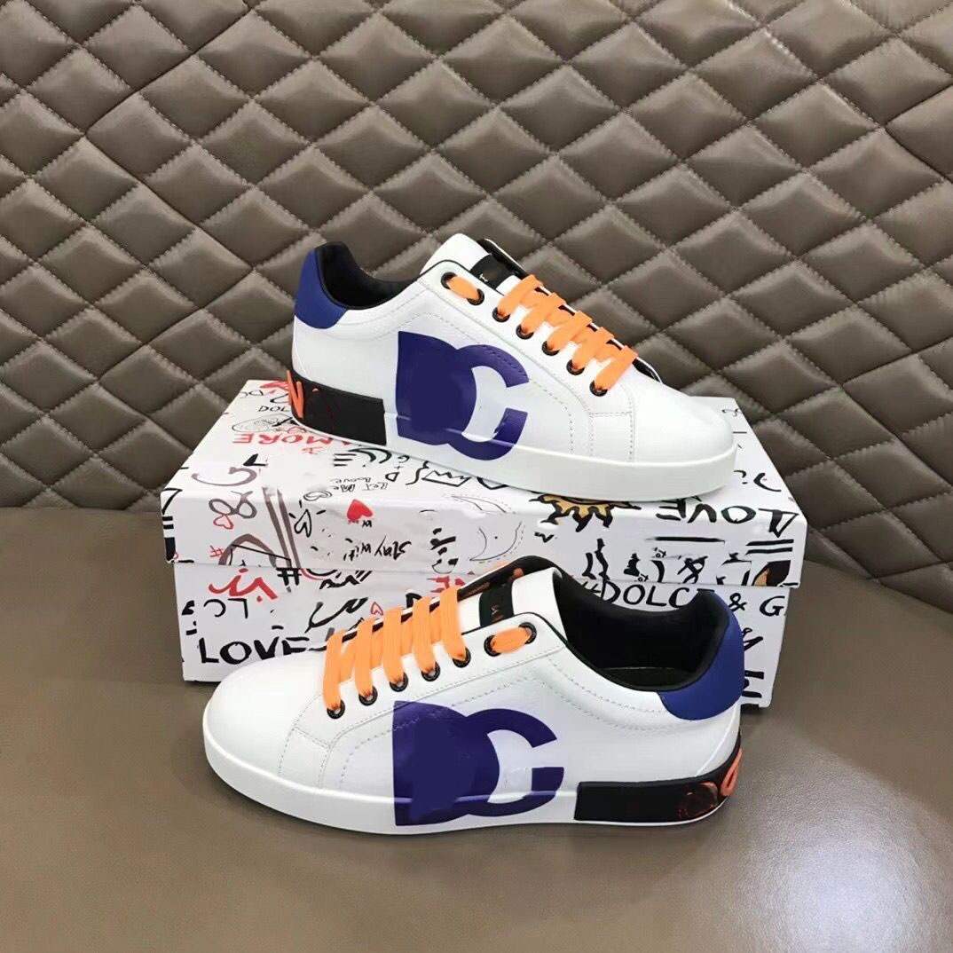 Top brand leisure men's shoes graffiti fashion classic red low help white shoe leather
Top brand leisure men's shoes graffiti fashion classic red low help white shoe leather