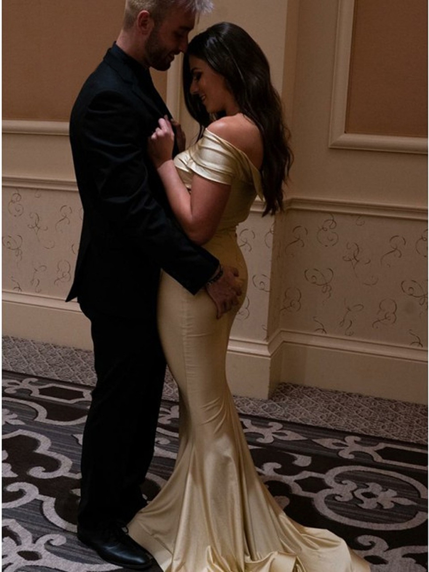 Mermaid Off-the-Shoulder Sweep Train Gold Bridesmaid Dress Custom Maid Of Honor Gowns Cheap