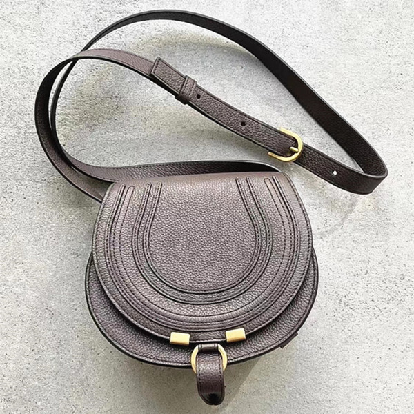 Classic Women's mens Designer MARCIE woody saddles Bag Luxury clutch Cowskin leather Hobo purses crossbody Messenger shoulder handbag tote hot Magnetic buckle Bags
Classic Women's mens Designer MARCIE woody saddles Bag Luxury clutch Cowskin leather Hobo purses crossbody Messenger shoulder handbag tote hot Magnetic buckle Bags
