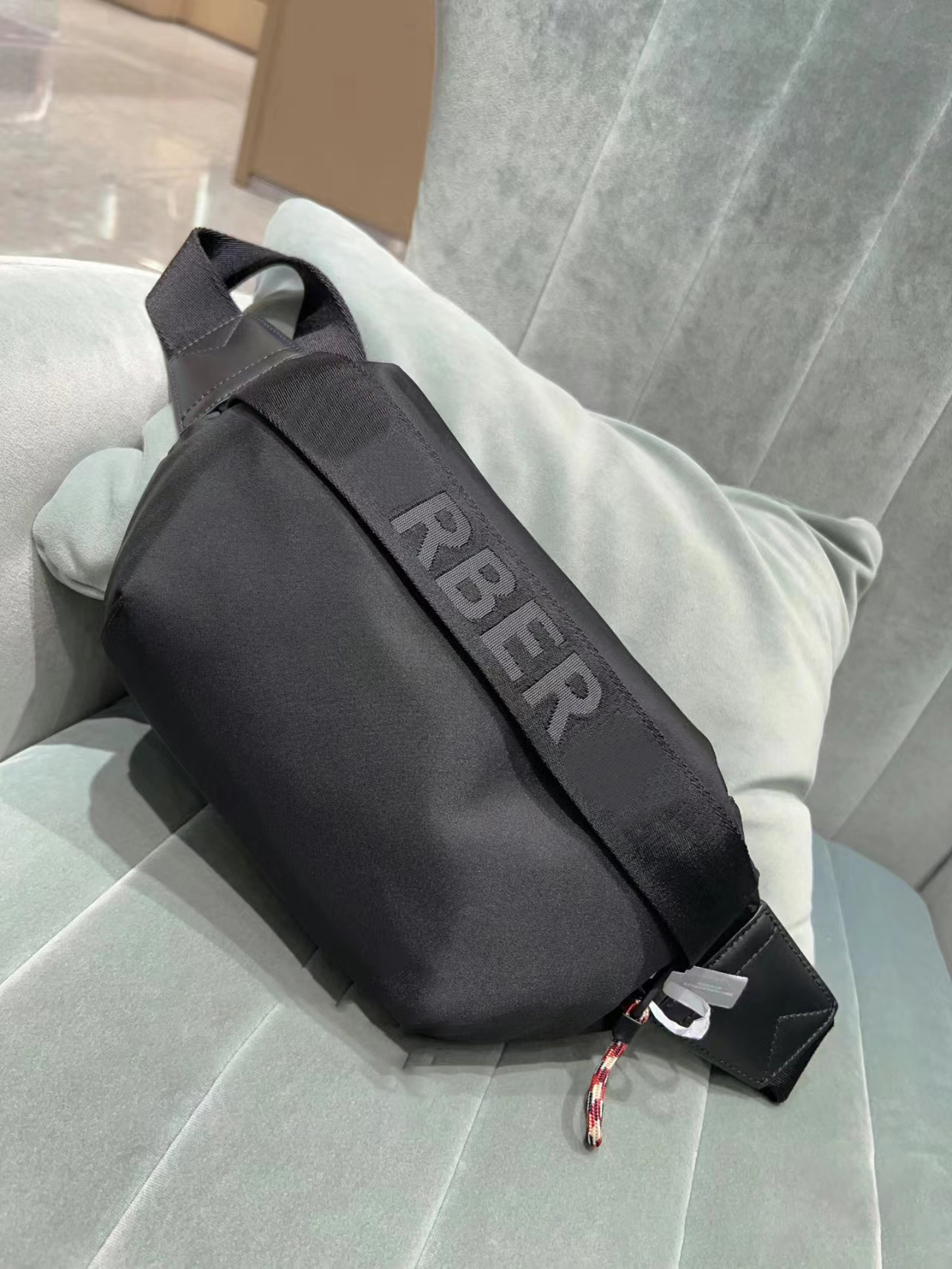 Luxurys designer Women's nylon chest belt TB stripe shouder tote purses classic Waist bags fanny pack men's wallet fashion handbag Crossbody pockets Chest bum bag
Luxurys designer Women's nylon chest belt TB stripe shouder tote purses classic Waist bags fanny pack men's wallet fashion handbag Crossbody pockets Chest bum bag