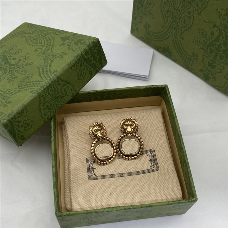Vintage Lion Head Pendant Earrings Charm Double Letter Dangler Women Golden Ear Hoops Designer Studs With Box
Vintage Lion Head Pendant Earrings Charm Double Letter Dangler Women Golden Ear Hoops Designer Studs With Box