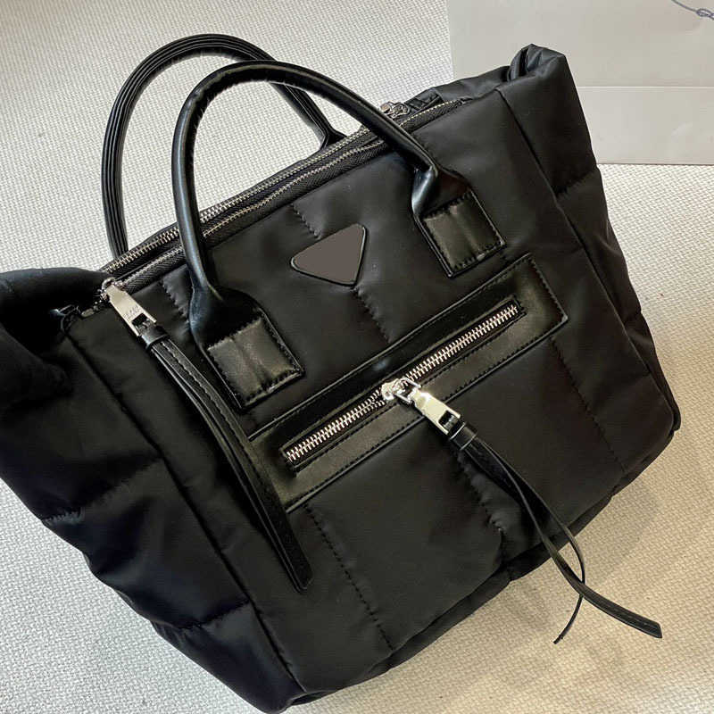 Totes designer tote the tote bag women Nylon handbag totes bags Womens Fashion Shoulder Large Capacity shopping Handbags 230109 Prad, Pdi01 30x25cm
Totes designer tote the tote bag women Nylon handbag totes bags Womens Fashion Shoulder Large Capacity shopping Handbags 230109 Prad, Pdi01 30x25cm