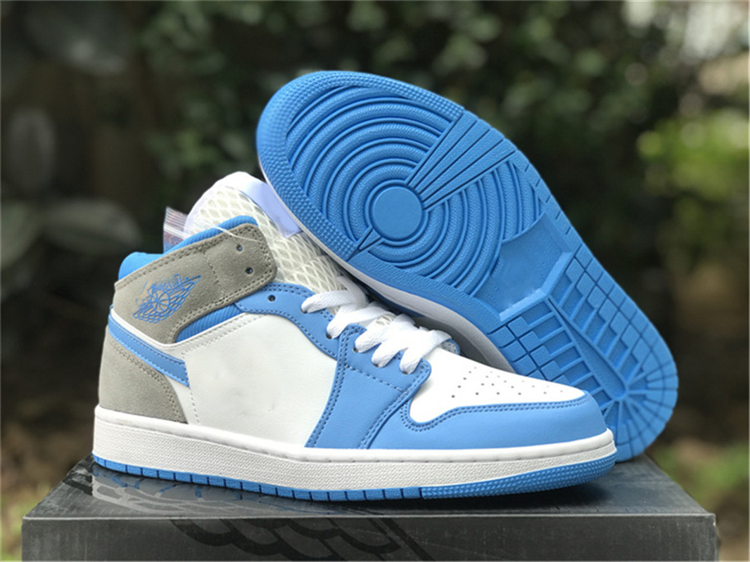 Authentic 1 Mid University Blue Athletic Shoes Men Women True Blue White Cement Grey Lost And Found Muslin Black 1S Sneakers With Original Box
Authentic 1 Mid University Blue Athletic Shoes Men Women True Blue White Cement Grey Lost And Found Muslin Black 1S Sneakers With Original Box
