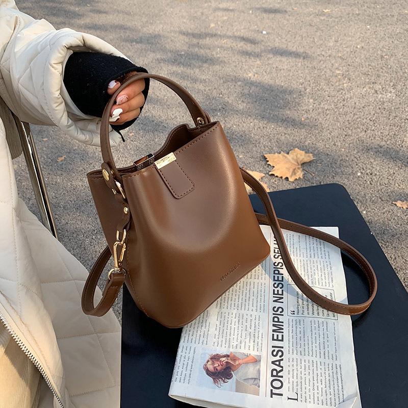 Evening Bags 2023 Fashion Brand Designer Handbags Ladies Shoulder Messenger PursesSolid Color PU Leather Bucket Crossbody For Women, Black
Evening Bags 2023 Fashion Brand Designer Handbags Ladies Shoulder Messenger PursesSolid Color PU Leather Bucket Crossbody For Women, Black