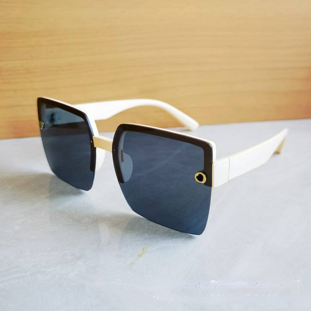 Wholesale Designer Sunglasses Luxury Outdoor Shades PC Frames Fashion Classic Lady EyeGlasses Men and Women Glasses Unisex