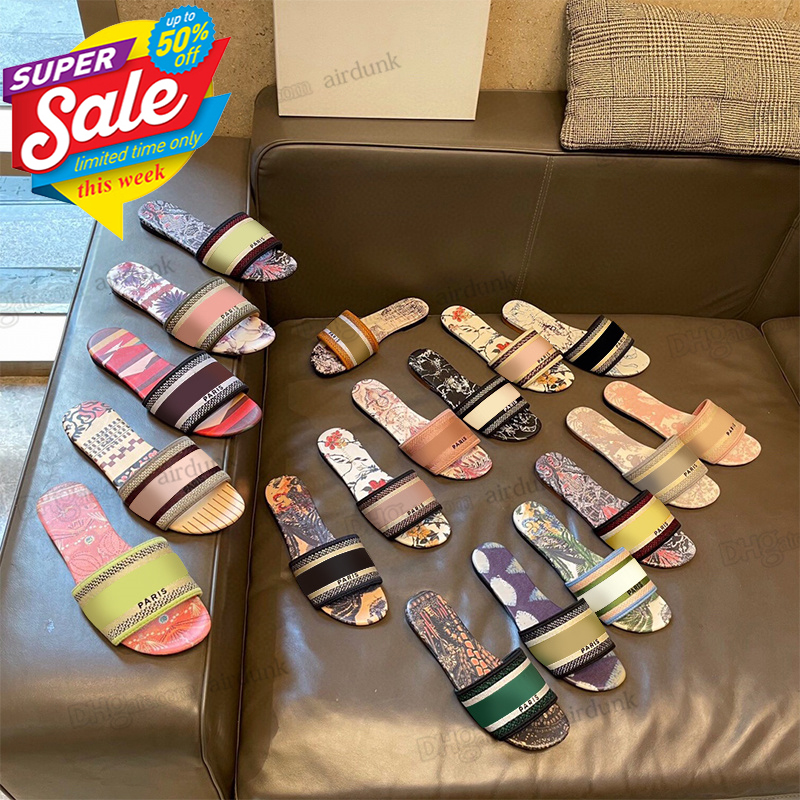 2023 Paris Embroidered Dazzle Designer Slippers Womens Sandals Wear Summer Beach Stripes Casual Flat Slippers Sliders women ladies flip flops Embroidery letters
2023 Paris Embroidered Dazzle Designer Slippers Womens Sandals Wear Summer Beach Stripes Casual Flat Slippers Sliders women ladies flip flops Embroidery letters