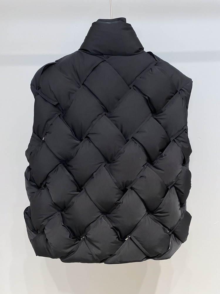 Women's Vests Lagabogy Top Quality Winter Women High Street Knitted 90% White Duck Down Sleeveless Vest Female Loose Warm Puffer Jacket 230111