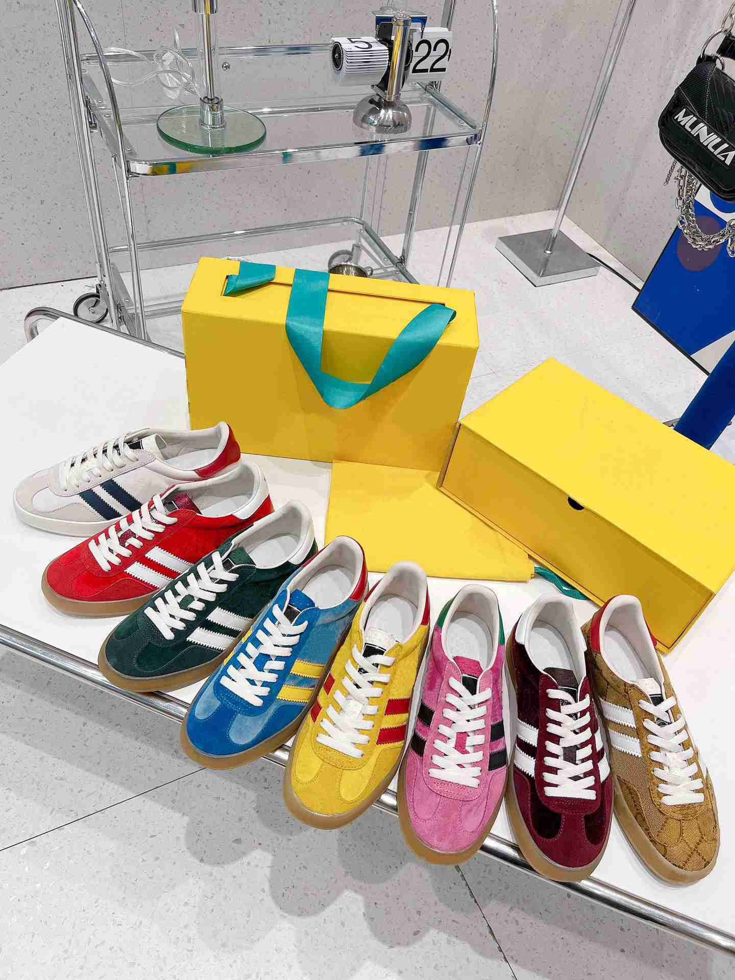 2023 Designer Gazelle Shoes Samba XAD Sneakers Velvet Patchwork Retro Trainers Co-branded Ladies Sneaker Luxury Women And Men 36-45, Color2
2023 Designer Gazelle Shoes Samba XAD Sneakers Velvet Patchwork Retro Trainers Co-branded Ladies Sneaker Luxury Women And Men 36-45, Color2