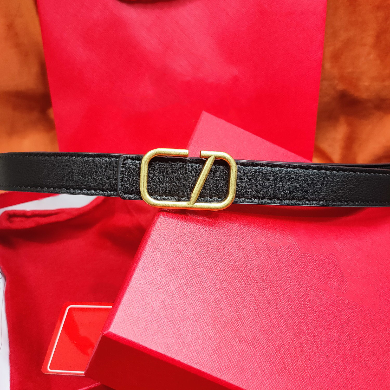 luxurys designers belts trend fashions belt standard length gold letters fine leather belt fashion for men and women 5 colors smooth buckle, Width 2.5cm
luxurys designers belts trend fashions belt standard length gold letters fine leather belt fashion for men and women 5 colors smooth buckle, Width 2.5cm
