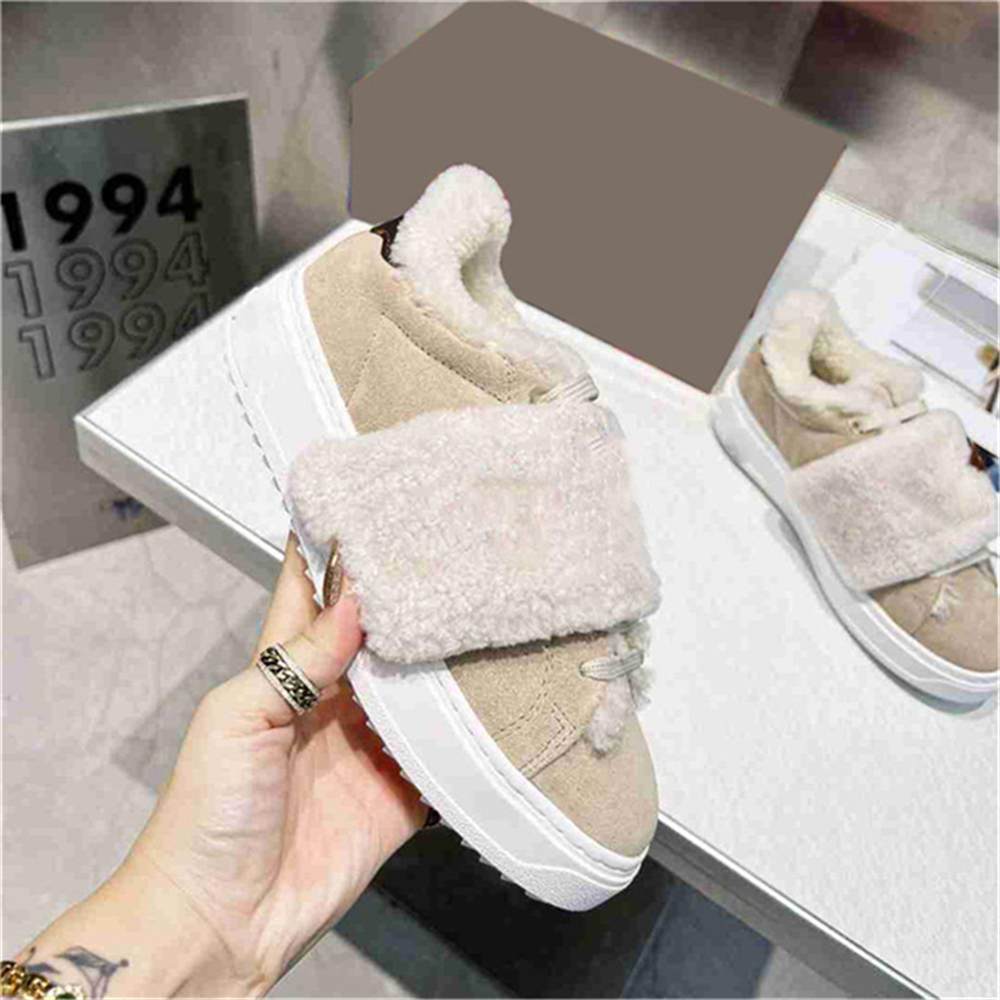 Luxury Designer Emblematic Time Out Sneaker Boots In Suede Calf Leather With Collar And Velcro Strap Fluffy Shearling Treaded Outsole Sneakers Size 35-41
Luxury Designer Emblematic Time Out Sneaker Boots In Suede Calf Leather With Collar And Velcro Strap Fluffy Shearling Treaded Outsole Sneakers Size 35-41