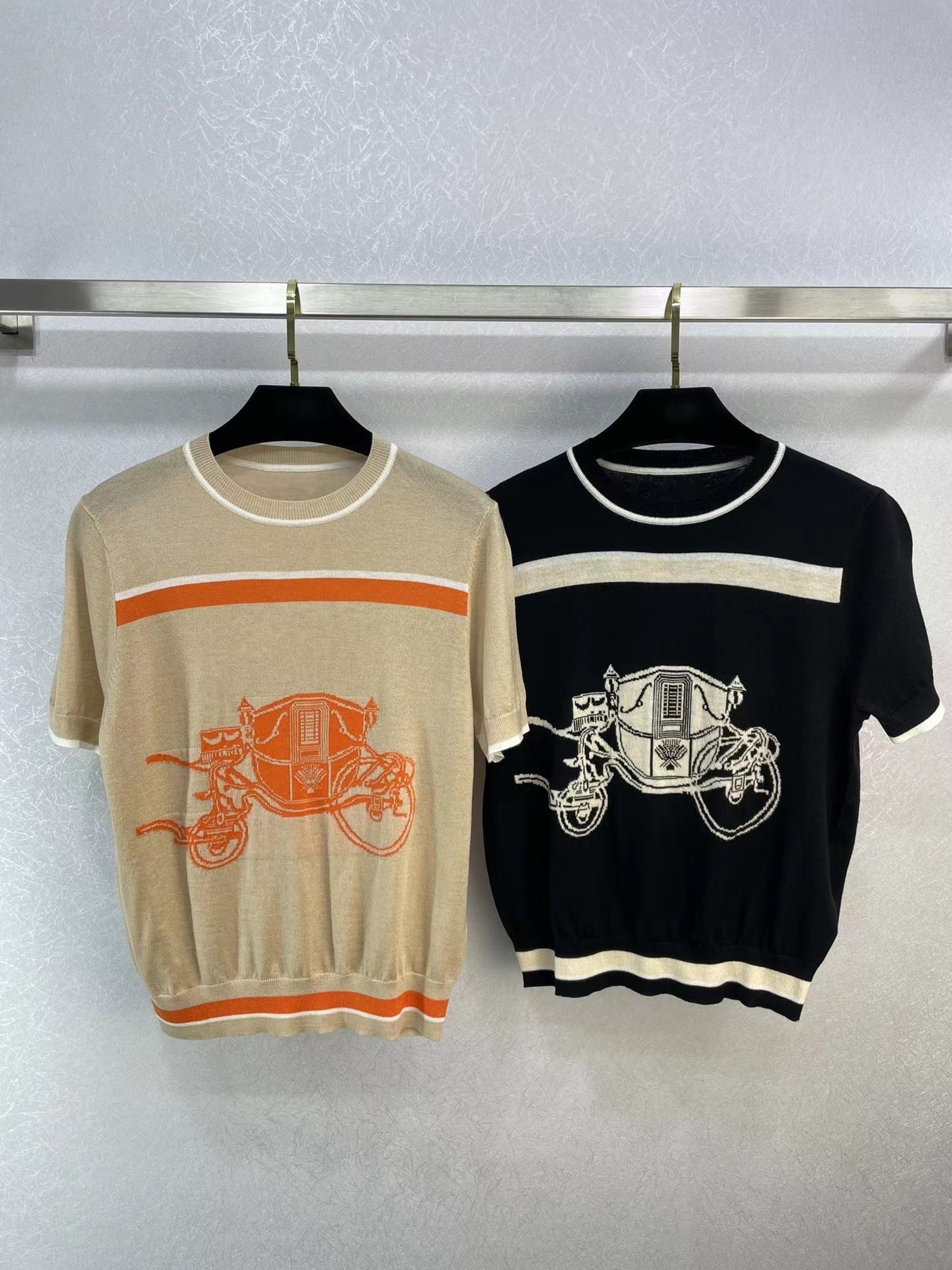 Milan Runway Sweater 2023 New Spring Summer O Neck Short Sleeves Women' Sweaters High End Jacquard Pullovers Women Designer Sweater 0111-16, Black
Milan Runway Sweater 2023 New Spring Summer O Neck Short Sleeves Women' Sweaters High End Jacquard Pullovers Women Designer Sweater 0111-16, Black