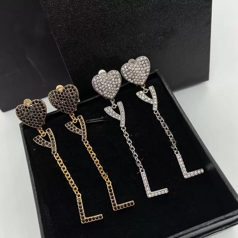 Women Earings Designers Stud Fashion Hoops Diamond Letters Luxurys Heart Love Earrings Studs Accessories Jewelry For Wedding Birthday Party Gifts
Women Earings Designers Stud Fashion Hoops Diamond Letters Luxurys Heart Love Earrings Studs Accessories Jewelry For Wedding Birthday Party Gifts