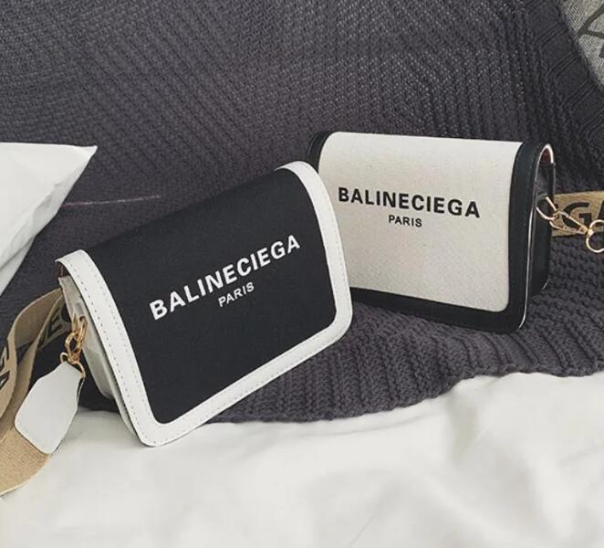 Summer Women Purse and Handbags 2022 New Fashion Casual Small Square Bags High Quality Unique Designer Shoulder Messenger Bags, Black
Summer Women Purse and Handbags 2022 New Fashion Casual Small Square Bags High Quality Unique Designer Shoulder Messenger Bags, Black