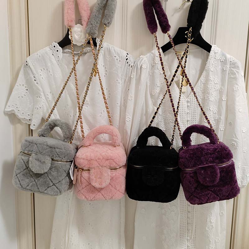 AAAAA Luxurys Designers Bags Crossbody Shoulder Bag plush bag furry with Letter bags for women fashion shoulder bags handbag Plain Women Handbag Cosmetic bag, Purple1
AAAAA Luxurys Designers Bags Crossbody Shoulder Bag plush bag furry with Letter bags for women fashion shoulder bags handbag Plain Women Handbag Cosmetic bag, Purple1