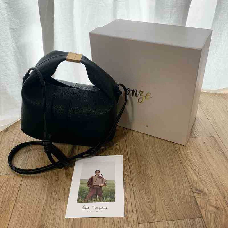 Evening Bags design large 2023 leather female handbag french new solid color bento bag number eleven single shoulder satchels bags quality
Evening Bags design large 2023 leather female handbag french new solid color bento bag number eleven single shoulder satchels bags quality