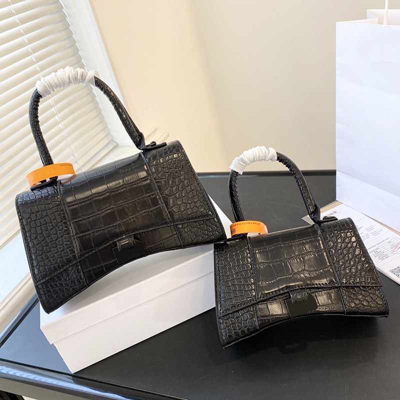 Designer Handbags Hourglass Xs For Womens Leather Tote Bags Luxury Shoulder Bags Fashion Men Totes Bag B Shopping Crossbody Purses 2201111D, B1(small:20*13cm)
Designer Handbags Hourglass Xs For Womens Leather Tote Bags Luxury Shoulder Bags Fashion Men Totes Bag B Shopping Crossbody Purses 2201111D, B1(small:20*13cm)