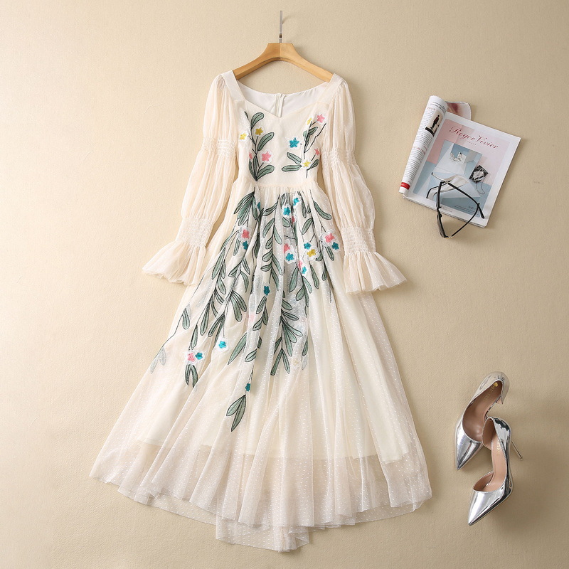 Casual Dresses European and American women' clothes 2023 spring new Long sleeve flared sleeve V-neck gauze embroidery fashion Pleated Dress, Beige
Casual Dresses European and American women' clothes 2023 spring new Long sleeve flared sleeve V-neck gauze embroidery fashion Pleated Dress, Beige