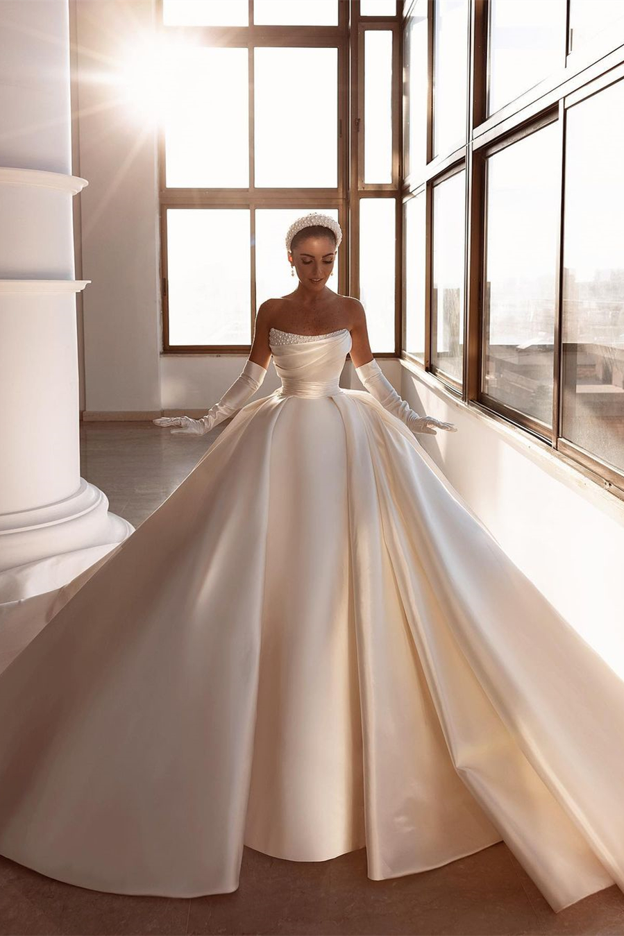 Ivory Royal Satin Dubai Arabic Wedding Dresses Sexy Beads Strapless Backless Ruched Long Train Bridal Gowns With Big Bow