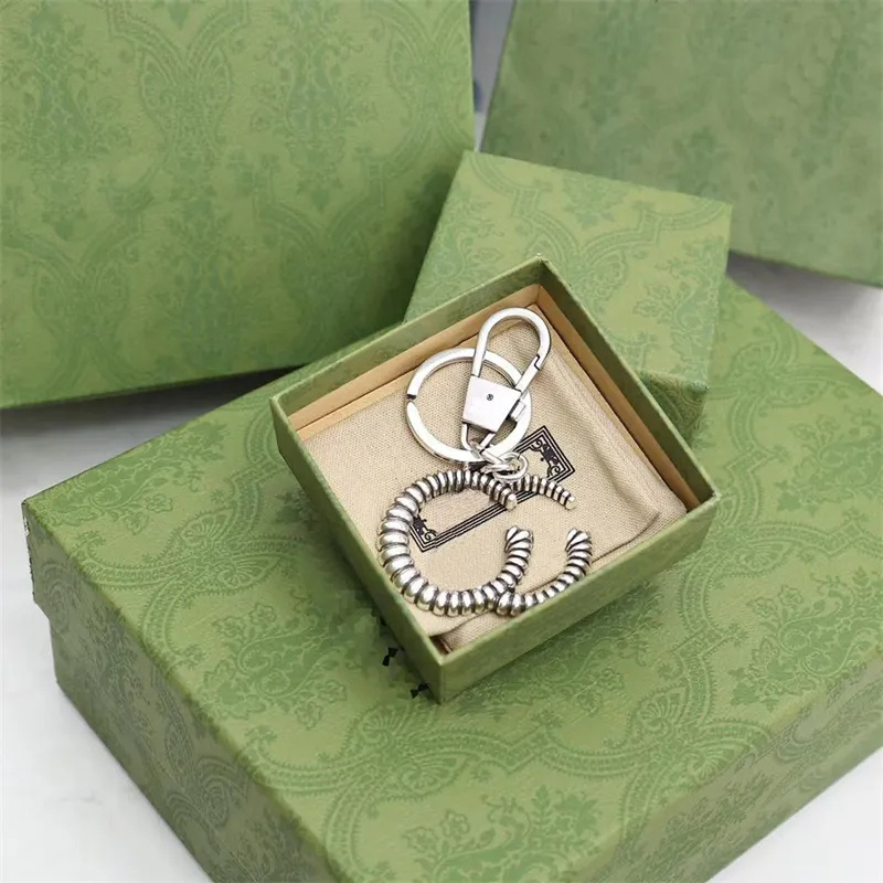 Retro Designer Key Buckle Fashion Letter Keychain Luxury Men Women Gold Car Key Chain Handmade Keychains Bag Pendant Key Chains With Box
Retro Designer Key Buckle Fashion Letter Keychain Luxury Men Women Gold Car Key Chain Handmade Keychains Bag Pendant Key Chains With Box