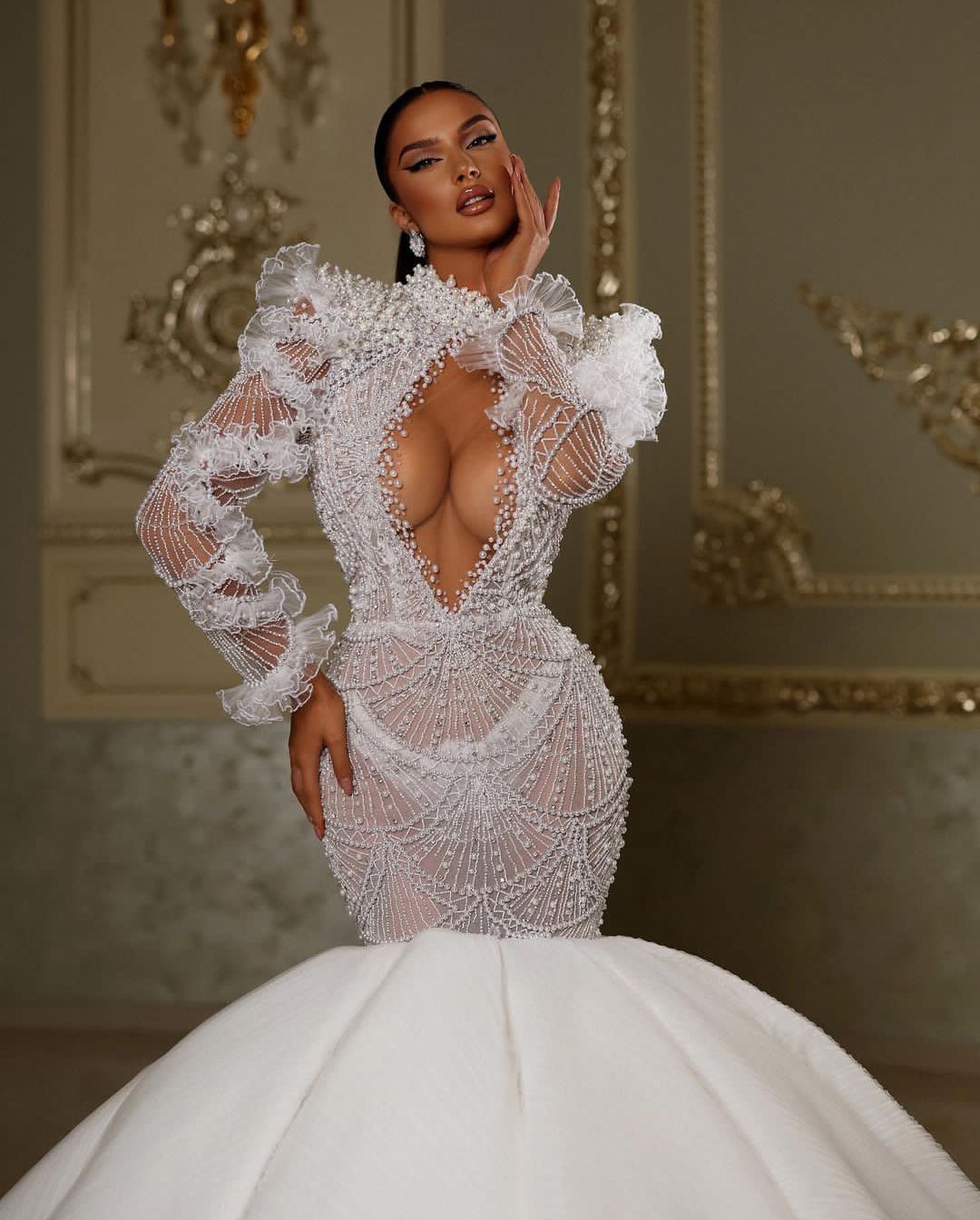 Mermaid Wedding Dresses Long Sleeves V Neck Halter 3D Lace Appliques Sequins Beaded Sexy Folds Trumpet Train or Length Plus Size Bridal Gowns abiti da