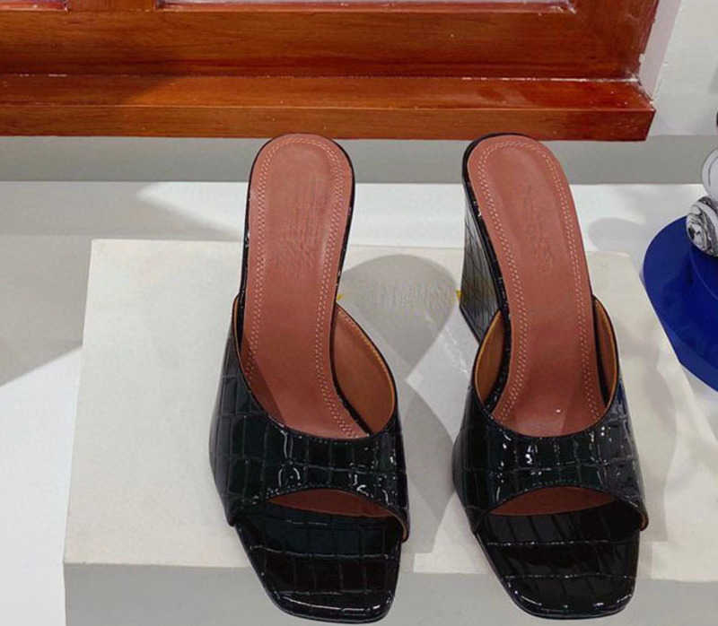 Brand casual Sandals High heeled slippers women's leather slope heel open toe sandals 2023 early spring new size -40, Black4
Brand casual Sandals High heeled slippers women's leather slope heel open toe sandals 2023 early spring new size -40, Black4