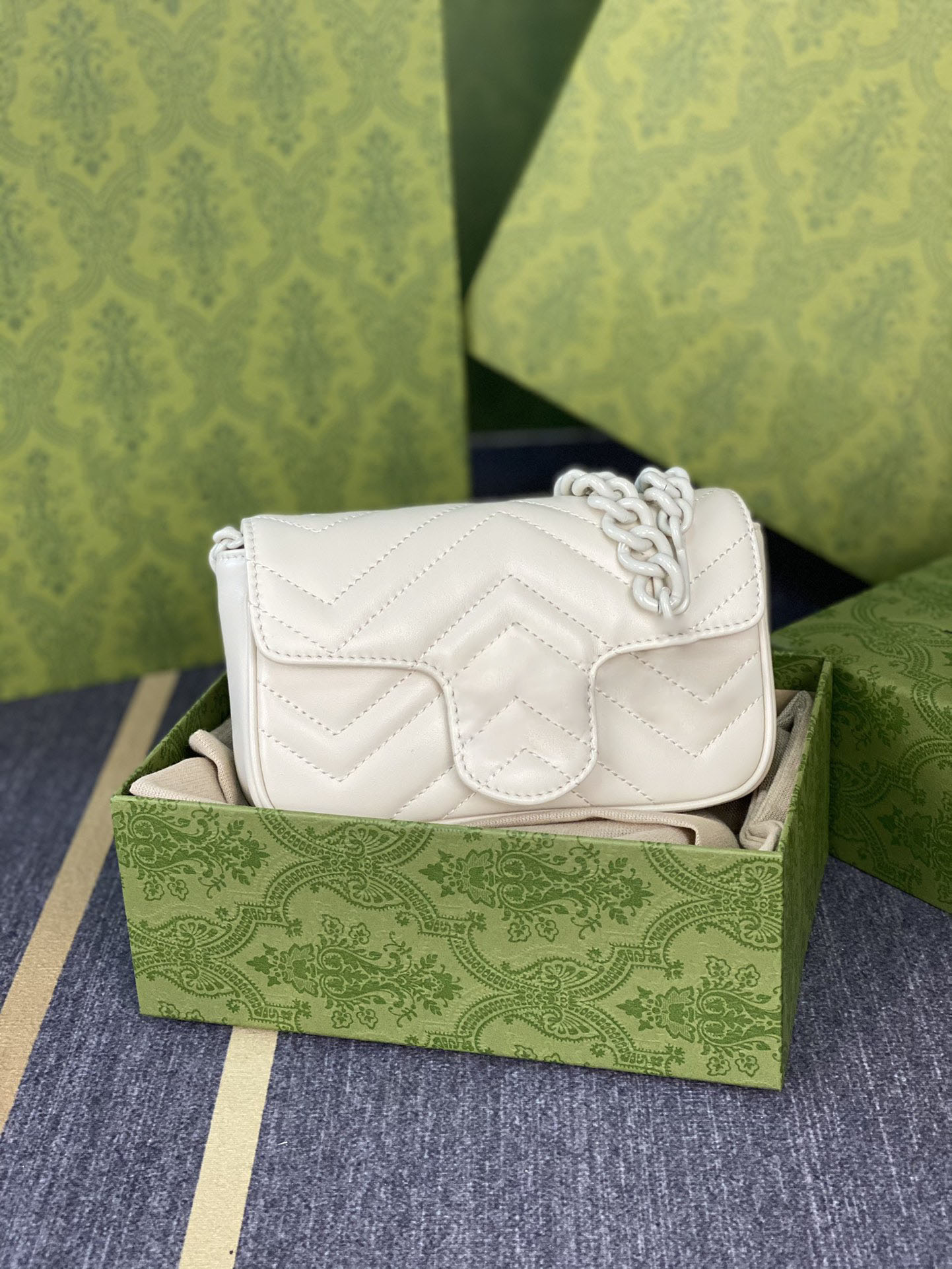 Luxuries designer women bag Classic Leather Fashion Chain Bag Purse One Shoulder Bag handbag Mini Bag Crossbody Bag Messenger Bag, White
Luxuries designer women bag Classic Leather Fashion Chain Bag Purse One Shoulder Bag handbag Mini Bag Crossbody Bag Messenger Bag, White