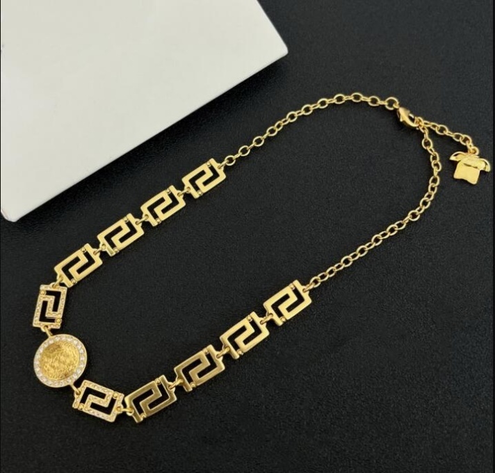 Retro Designer Jewelry V Letter Chain Necklace Bracelet Earring Greece Pattern Pure Copper Banshee Medusa Head Portrait Birthday Festive Party Gifts HMS7 -- 012, Golden
Retro Designer Jewelry V Letter Chain Necklace Bracelet Earring Greece Pattern Pure Copper Banshee Medusa Head Portrait Birthday Festive Party Gifts HMS7 -- 012, Golden