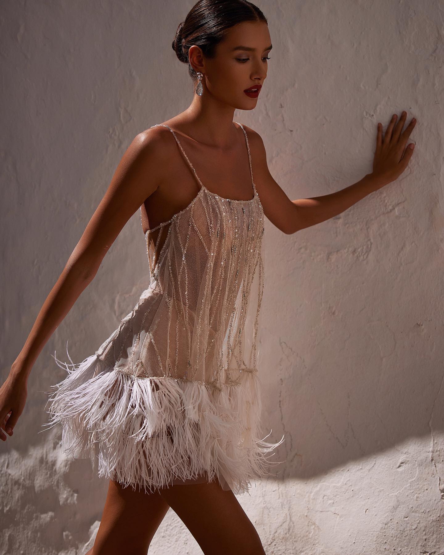 Sexy Mini Illusion Prom Dresses Feather Sequins Beads Short Evening Dress Pageant Gown Party Birthday Club Wear