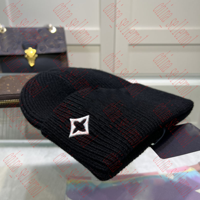 Designer hat knitting winter unisex cashmere letter casual outdoor wool hat warm three colors, Red
Designer hat knitting winter unisex cashmere letter casual outdoor wool hat warm three colors, Red