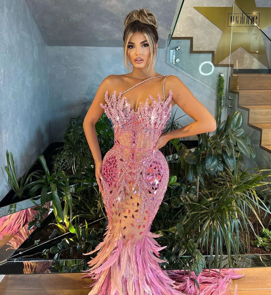 Pink Mermaid Prom Dresses Sleeveless V Neck 3D Lace Appliques Sequins Beaded Floor Length Celebrity Formal Feather Train Evening Dresses Plus Size Cus